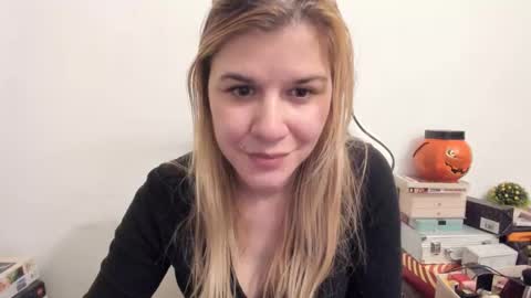 Snapshot of artsyandcraftsy_ chatting on February 8, 8:10 pm MIA online show from February 8, 8:10 pm
