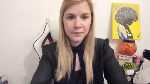 Snapshot of artsyandcraftsy_ chatting on March 4, 7:22 pm MIA online show from March 4, 7:22 pm