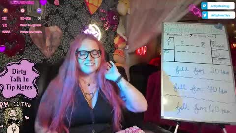 ArtsyHeartsyy online show from October 23, 3:34 am