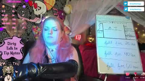 ArtsyHeartsyy online show from November 4, 2:27 am