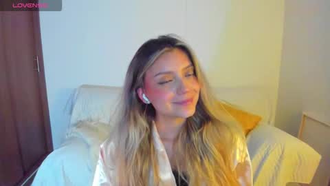 Snapshot of ary_cam230 chatting on October 24, 9:33 pm Zahaara online show from October 24, 9:33 pm