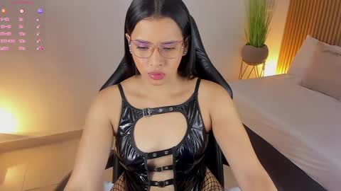 Snapshot of arya_ruiz chatting on December 16, 12:16 pm Arya online show from December 16, 12:16 pm