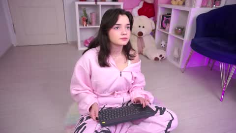 Snapshot of aryastarky chatting on October 15, 8:50 am Aria online show from October 15, 8:50 am