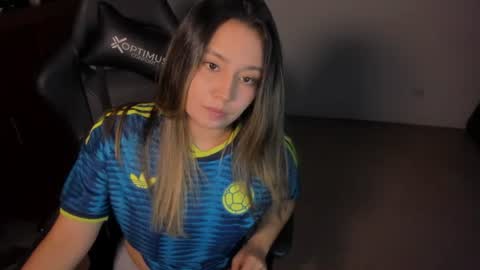 ash_smith1 online show from July 3, 9:10 pm