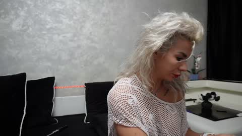 Snapshot of ashadevon_fit chatting on January 1, 9:52 pm Asha online show from January 1, 9:52 pm