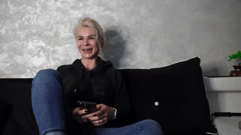 Snapshot of ashadevon_fit chatting on March 2, 3:09 pm Asha online show from March 2, 3:09 pm