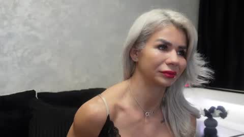 Snapshot of ashadevon_fit chatting on December 27, 10:05 pm Asha online show from December 27, 10:05 pm
