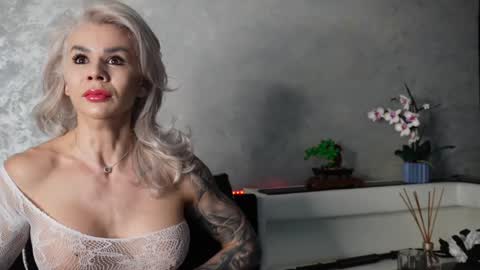 Snapshot of ashadevon_fit chatting on February 26, 12:52 am Asha online show from February 26, 12:52 am