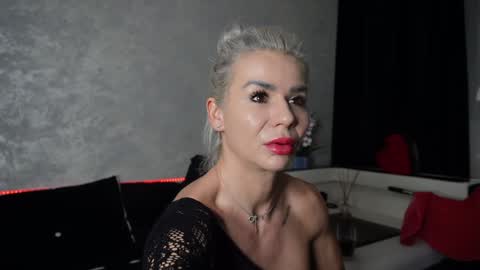 Snapshot of ashadevon_fit chatting on January 26, 1:20 am Asha online show from January 26, 1:20 am