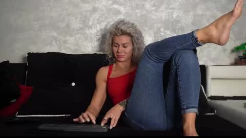 Snapshot of ashadevon_fit chatting on October 6, 8:53 am Asha online show from October 6, 8:53 am