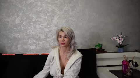 Snapshot of ashadevon_fit chatting on February 17, 10:18 am Asha online show from February 17, 10:18 am