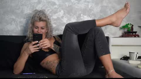 Snapshot of ashadevon_fit chatting on October 2, 9:25 am Asha online show from October 2, 9:25 am