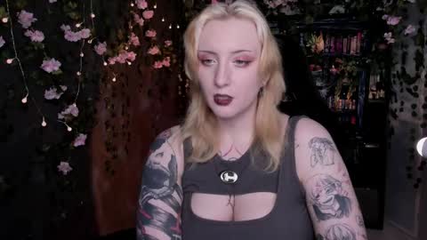 AshleyAshe  online show from June 7, 12:45 pm