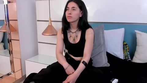 Ashkoreh online show from November 25, 6:42 pm