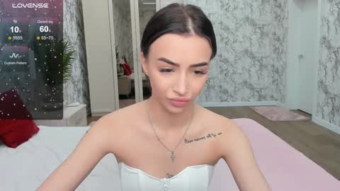 Snapshot of ashleroy chatting on October 7, 8:08 am veronika online show from October 7, 8:08 am