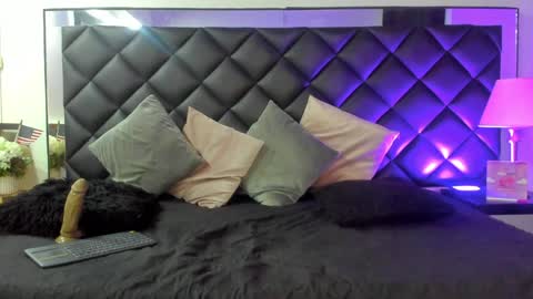 Snapshot of ashleyhiil2 chatting on December 15, 3:34 am AshleyHill online show from December 15, 3:34 am