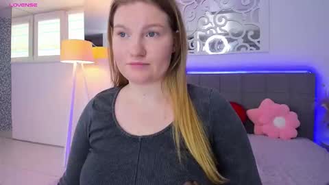 AshleyJonse online show from February 18, 8:13 am