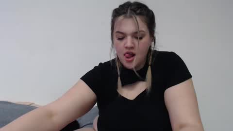 Snapshot of ashleyrosee_ chatting on February 22, 11:10 pm Anite online show from February 22, 11:10 pm