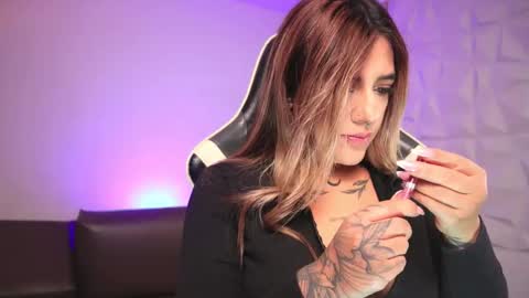 Ashley Lauren online show from February 10, 4:04 am