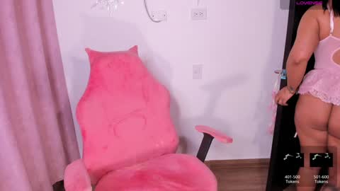 Snapshot of ashleyy18__ chatting on February 6, 8:50 am Ashleyy18 online show from February 6, 8:50 am