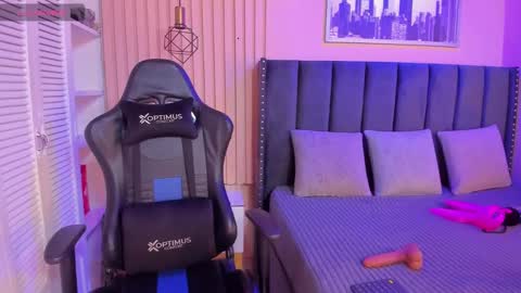 Snapshot of ashlye_miller_ chatting on February 23, 3:39 am ashlye_miller_ online show from February 23, 3:39 am
