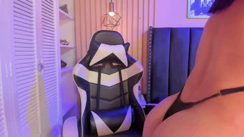 ashlye_miller_ online show from December 16, 4:18 am