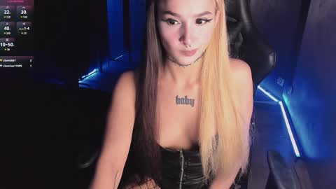 Snapshot of ashmila chatting on December 8, 6:01 am Mila online show from December 8, 6:01 am