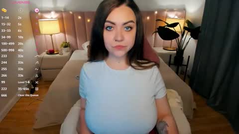 Snapshot of ashton_heidi chatting on October 7, 11:20 pm Your girlfriend online show from October 7, 11:20 pm