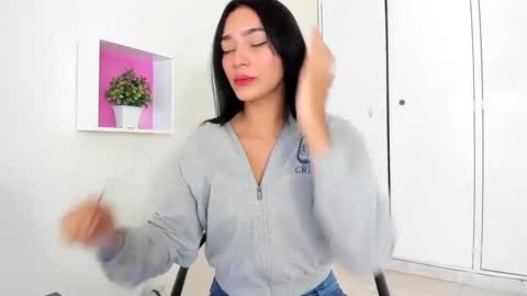Snapshot of asiam_brunet chatting on January 18, 12:47 pm Camila online show from January 18, 12:47 pm