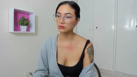 Snapshot of asiam_brunet chatting on March 5, 1:17 pm Camila online show from March 5, 1:17 pm