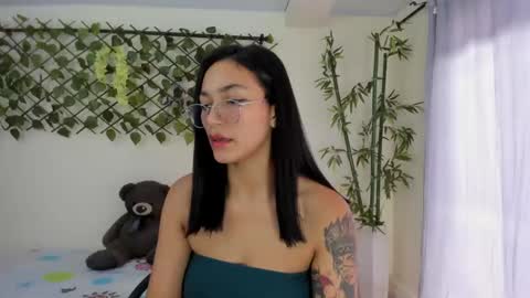 Snapshot of asiam_brunet chatting on September 20, 4:38 pm Camila online show from September 20, 4:38 pm