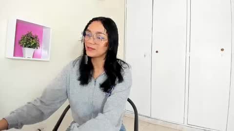 Snapshot of asiam_brunet chatting on January 16, 12:42 pm Camila online show from January 16, 12:42 pm