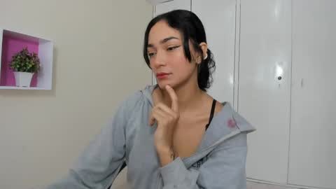 Snapshot of asiam_brunet chatting on March 11, 1:01 pm Camila online show from March 11, 1:01 pm