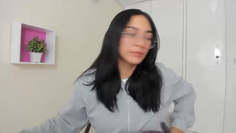 Snapshot of asiam_brunet chatting on March 3, 1:04 pm Camila online show from March 3, 1:04 pm