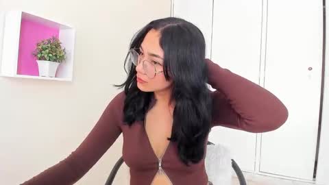 Snapshot of asiam_brunet chatting on February 11, 6:01 pm Camila online show from February 11, 6:01 pm