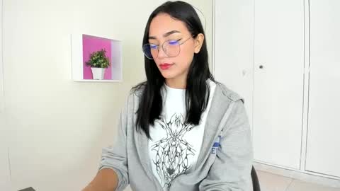 Snapshot of asiam_brunet chatting on December 26, 12:59 pm Camila online show from December 26, 12:59 pm