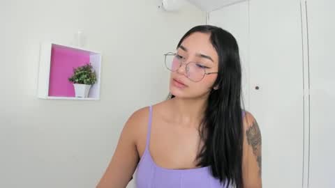 Snapshot of asiam_brunet chatting on December 17, 1:49 pm Camila online show from December 17, 1:49 pm