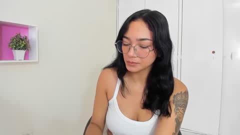 Snapshot of asiam_brunet chatting on February 6, 1:10 pm Camila online show from February 6, 1:10 pm