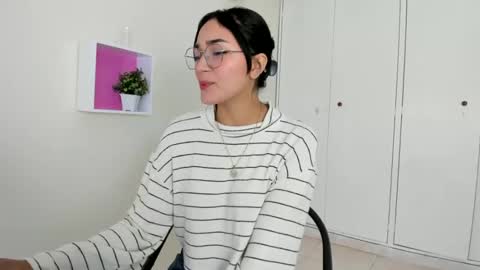 Snapshot of asiam_brunet chatting on December 23, 1:03 pm Camila online show from December 23, 1:03 pm