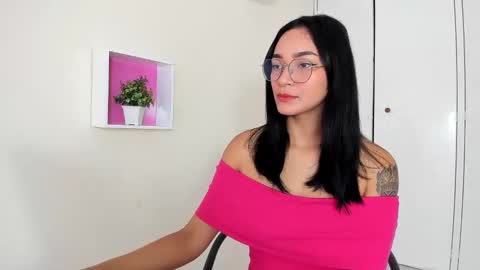 Snapshot of asiam_brunet chatting on December 31, 1:19 pm Camila online show from December 31, 1:19 pm