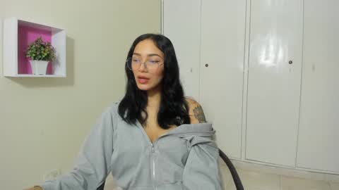 Snapshot of asiam_brunet chatting on March 12, 12:47 pm Camila online show from March 12, 12:47 pm