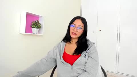 Snapshot of asiam_brunet chatting on February 17, 12:49 pm Camila online show from February 17, 12:49 pm