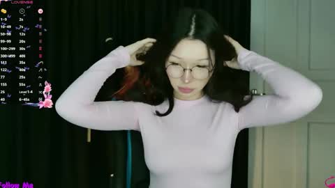 Dju online show from April 18, 2:30 pm