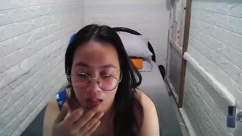 Trixie online show from January 28, 3:57 pm