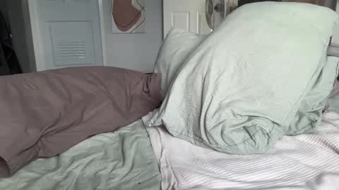 Snapshot of asiangirlandwhiteguy chatting on October 19, 5:42 am asiangirlandwhiteguy online show from October 19, 5:42 am