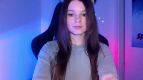 astradream_ online show from February 4, 9:18 pm