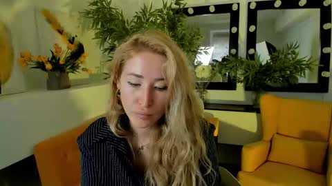 astramonroe online show from September 29, 9:47 am