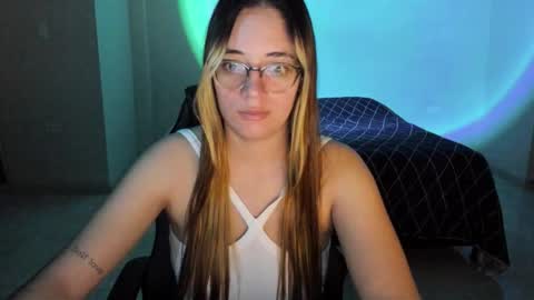 Snapshot of atenas__05 chatting on October 5, 9:36 am atenas online show from October 5, 9:36 am
