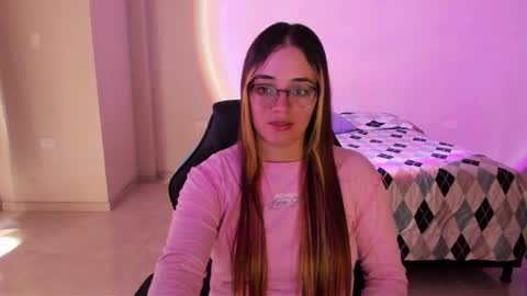 Snapshot of atenas__05 chatting on September 8, 6:29 pm atenas online show from September 8, 6:29 pm