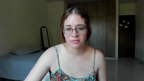Snapshot of atenas__05 chatting on January 23, 7:18 pm atenas online show from January 23, 7:18 pm